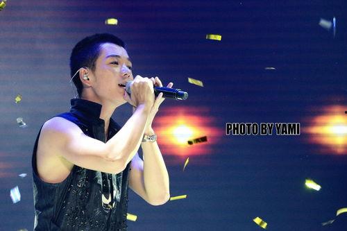 王栎鑫演唱会爆料视频  第2张